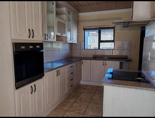 3 BEDROOM HOUSE FOR SALE IN WOODHILL ESTATE